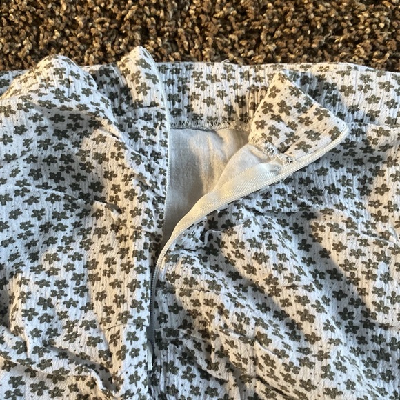L.A hearts size small women’s skirt white with green flower print zipper on back - Picture 4 of 5